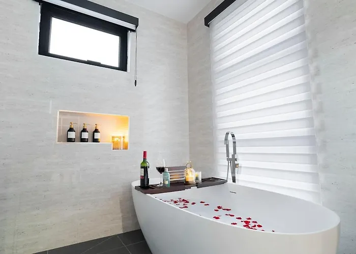 Luxe Loft Penthouse- Ironshore Montego Bay