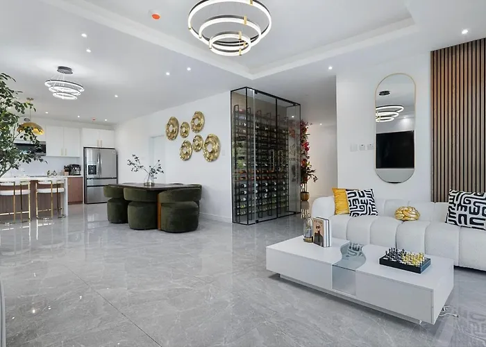 Luxe Loft Penthouse- Ironshore