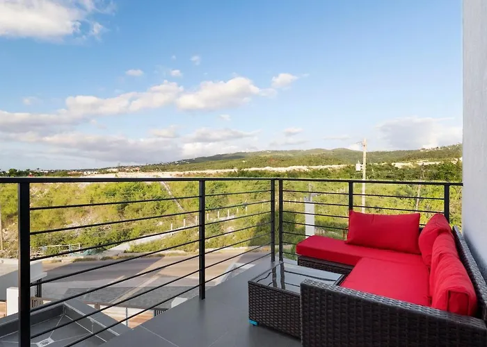 Luxe Loft Penthouse- Ironshore Appartement