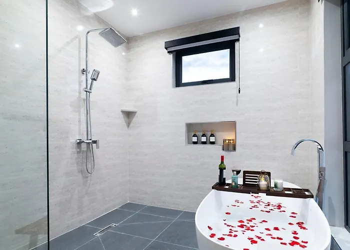 Luxe Loft Penthouse- Ironshore