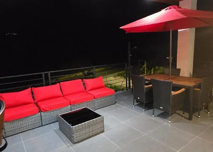 Luxe Loft Penthouse- Ironshore Appartement *