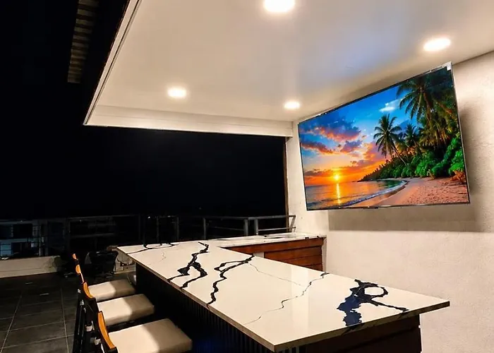 Luxe Loft Penthouse- Ironshore