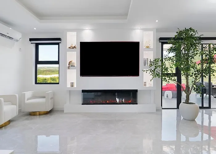 Luxe Loft Penthouse- Ironshore Appartement