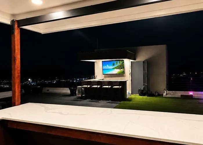 Luxe Loft Penthouse- Ironshore *
